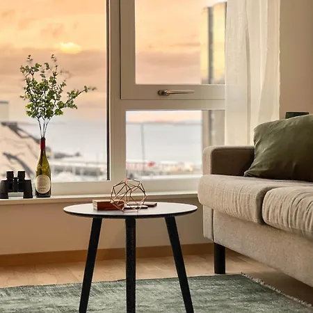 Nordic Style With Sunny Marina Views *