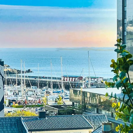 Nordic Style With Sunny Marina Views
